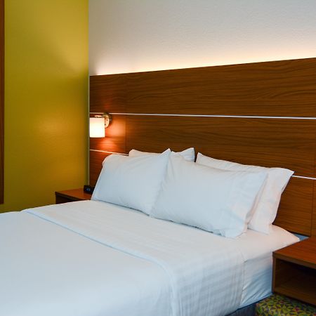 Holiday Inn Express Hotel & Suites New Boston By Ihg Bagian luar foto