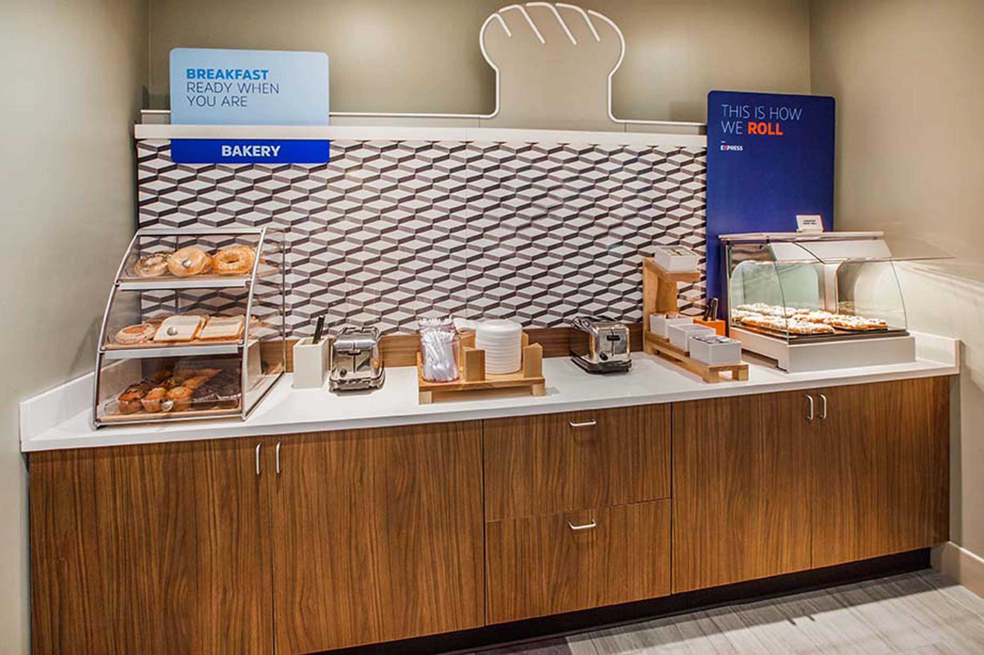 Holiday Inn Express Hotel & Suites New Boston By Ihg Bagian luar foto