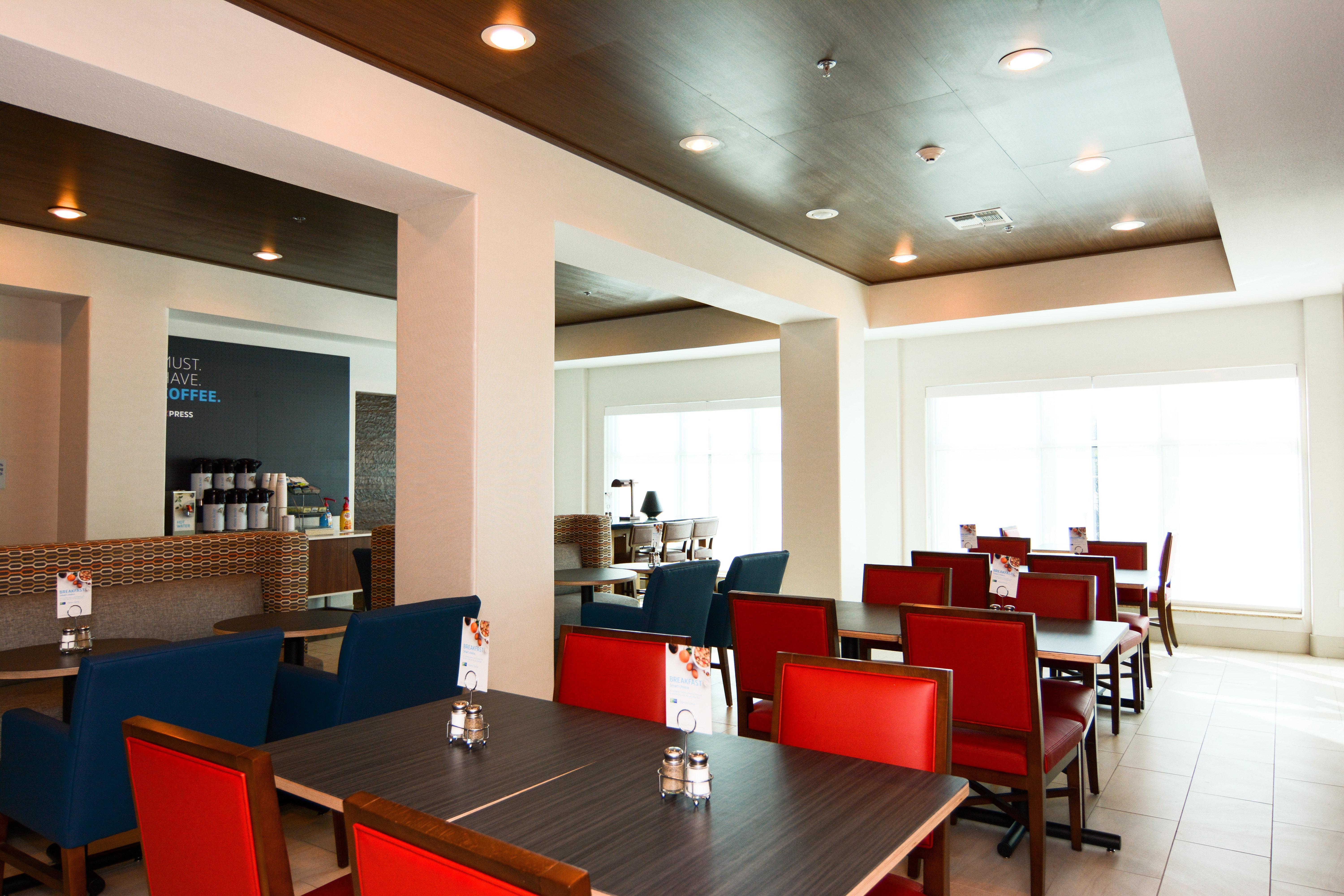 Holiday Inn Express Hotel & Suites New Boston By Ihg Bagian luar foto
